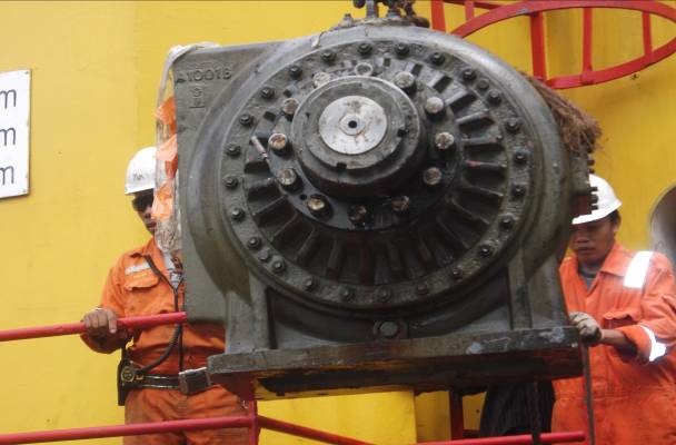 Dismantling Hydraulic Motor of crane